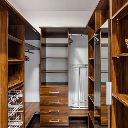 Spacious Ac View Pokorna 2 Parking Апартаменты *